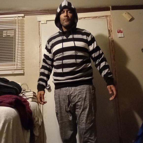 Sweaters - Picture 4 of 5